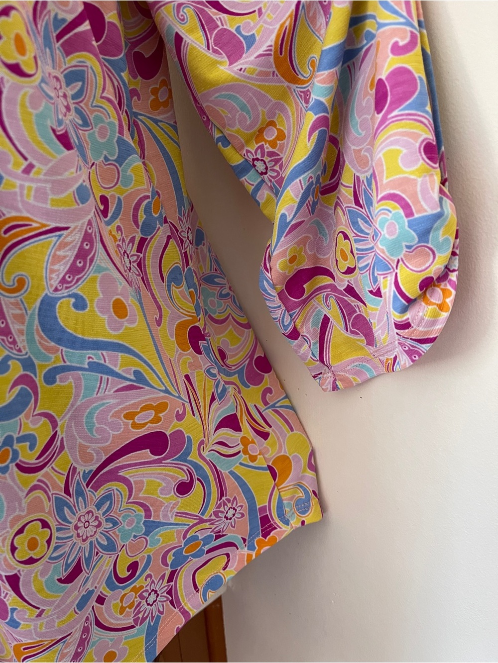 Women's Pastel Floral V-Neck Tunic Top. Reposhing because it’s too long on me. - Picture 4 of 6